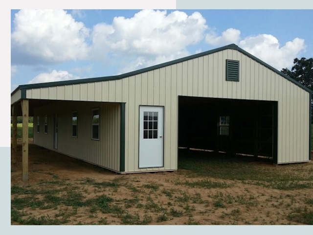 Строительство конюшен в Муравленке