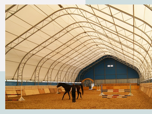 Строительство конных манежей в Муравленке